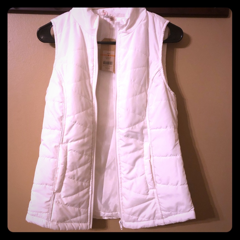 Final PRICE 💥 3/$12 NWT 🆕 Red Camel Ivory vest.